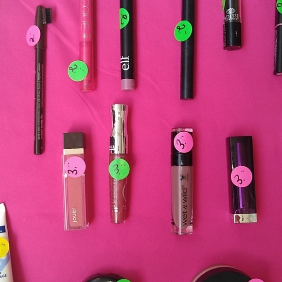 Make-Up - Picture 6 of 8